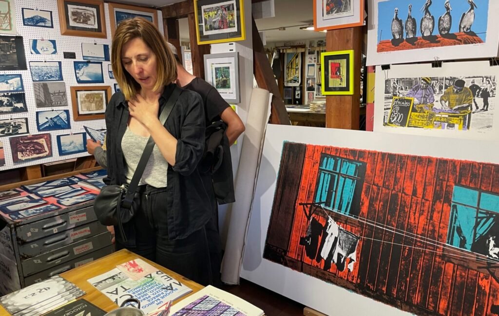 How to Analyze a Contemporary Artwork Without Being Fooled